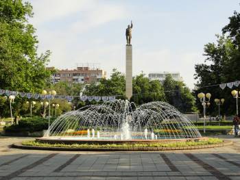 фонтанът на площада